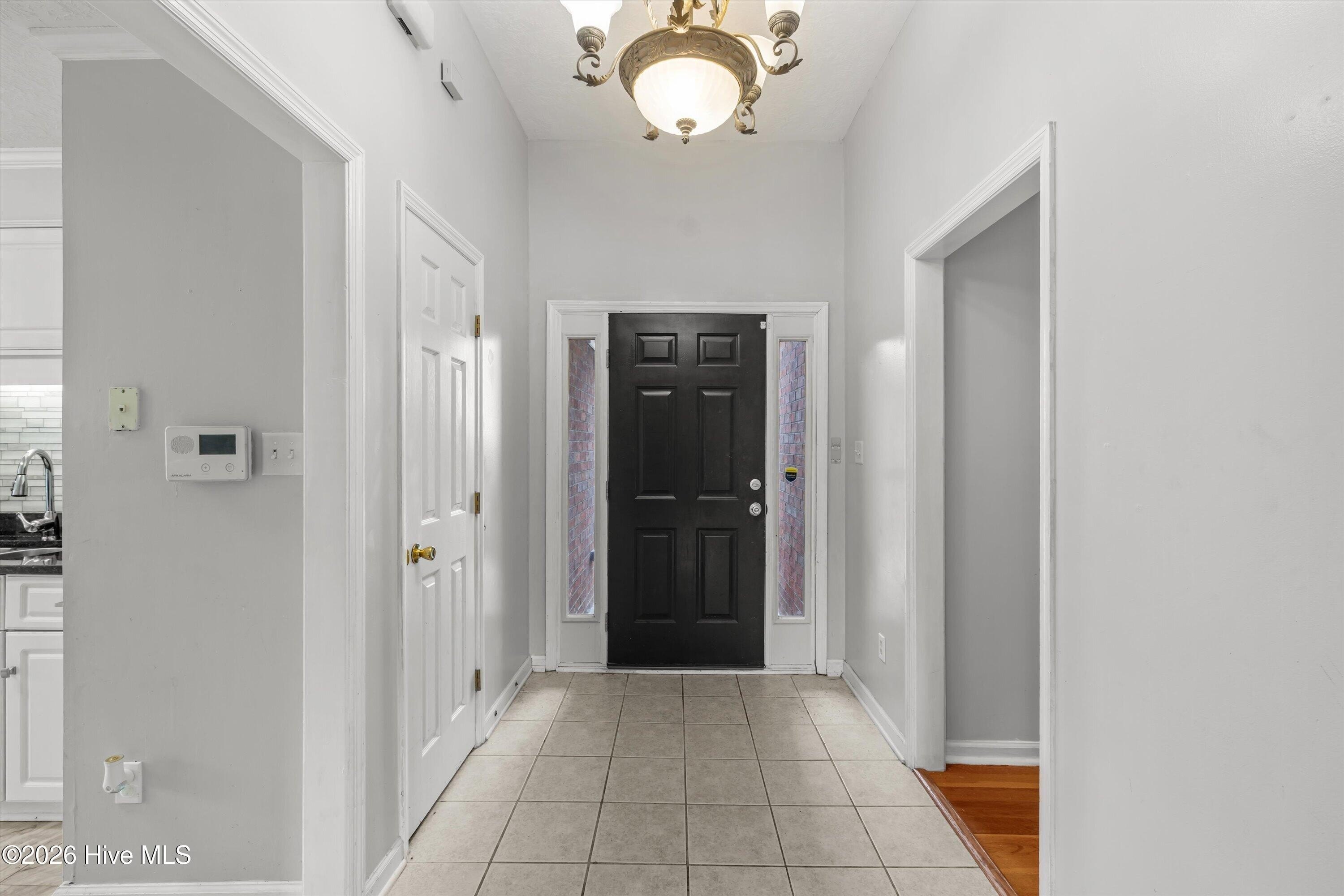 546 Jackson St – photo 4