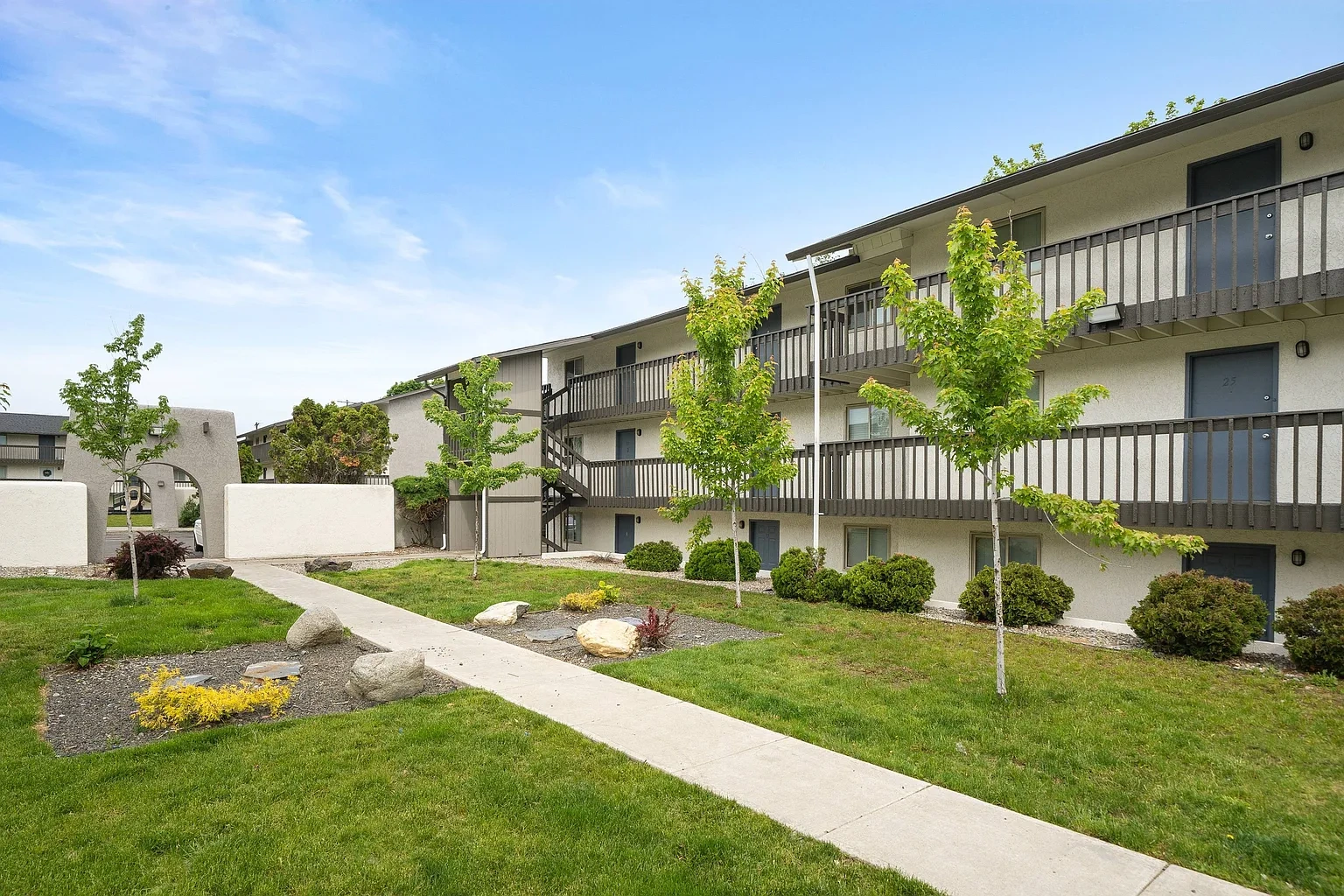 Serrano Apartments – photo 3
