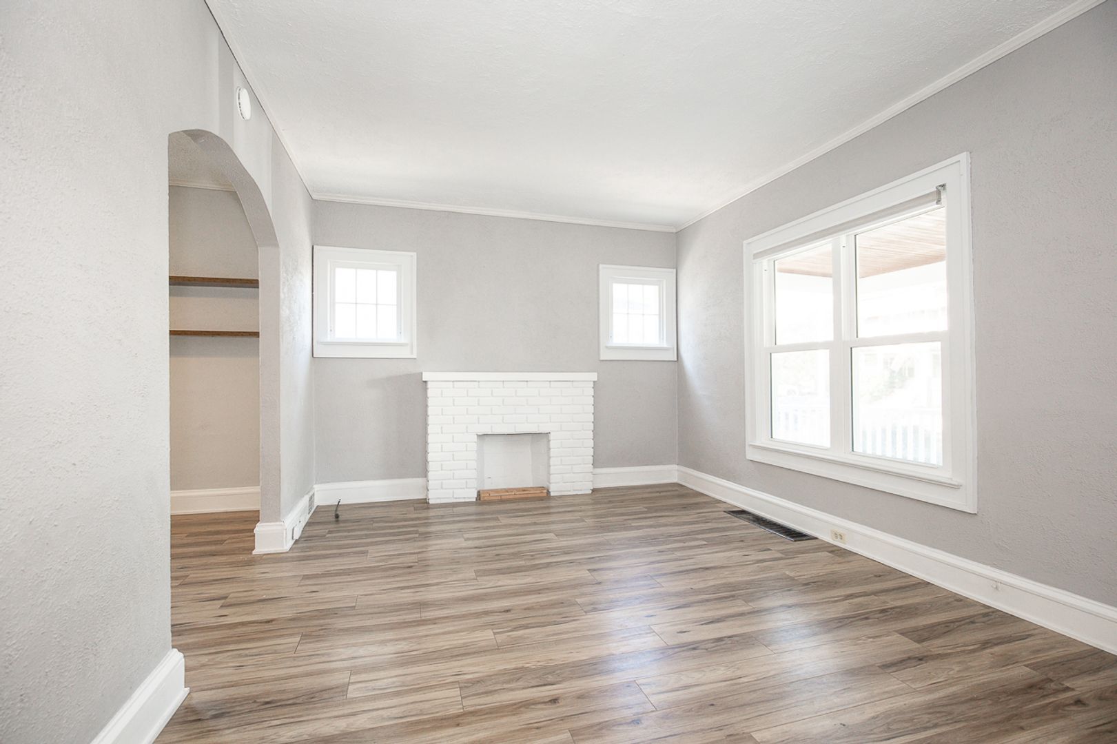 1487 Roycroft Ave – photo 3