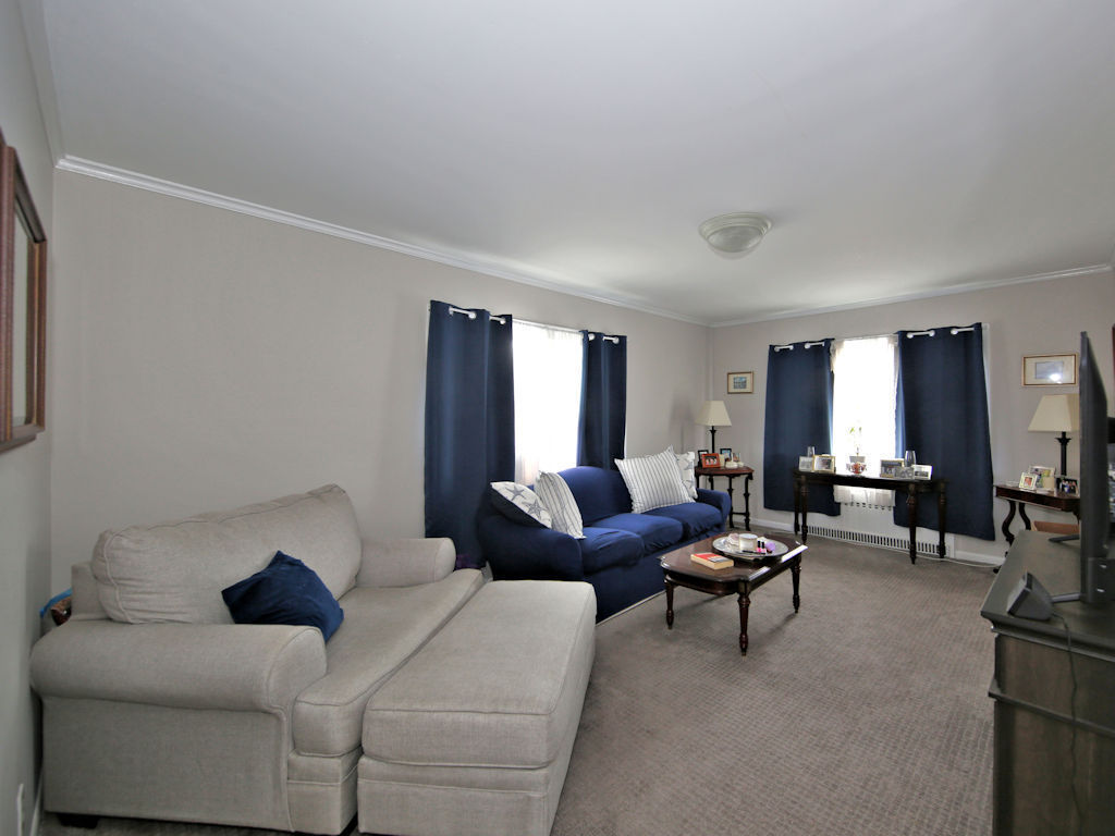 110 Holland St – photo 2