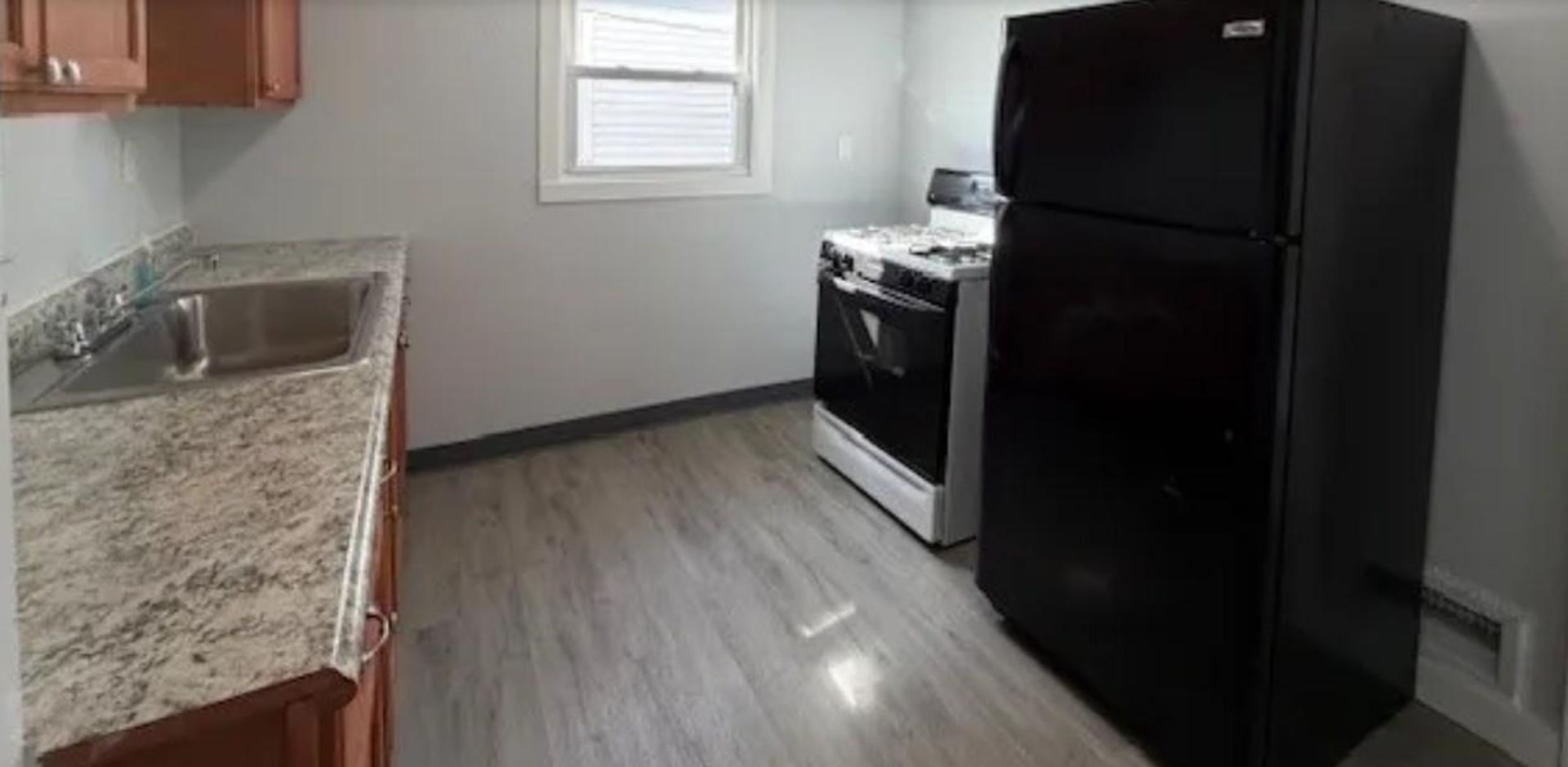3294 E 146th St unit 3294 E 146th Street - Upper Level – photo 3