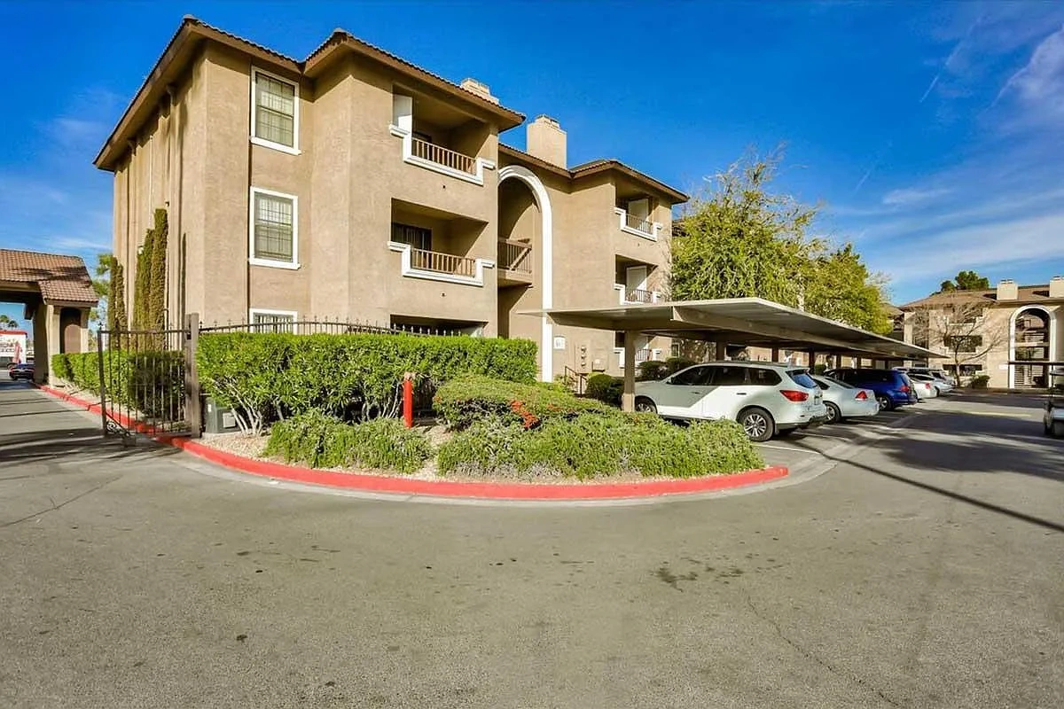 Sterling Sahara Apartments – photo 5