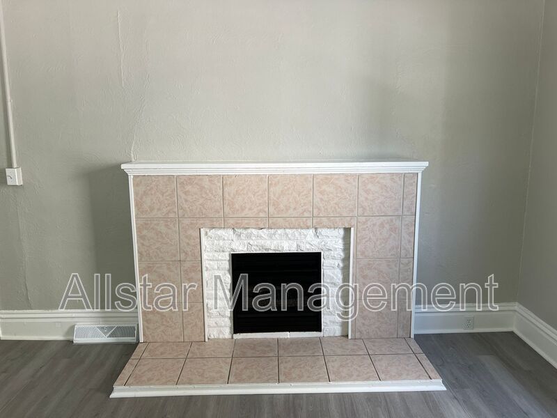 915 East Ave – photo 5