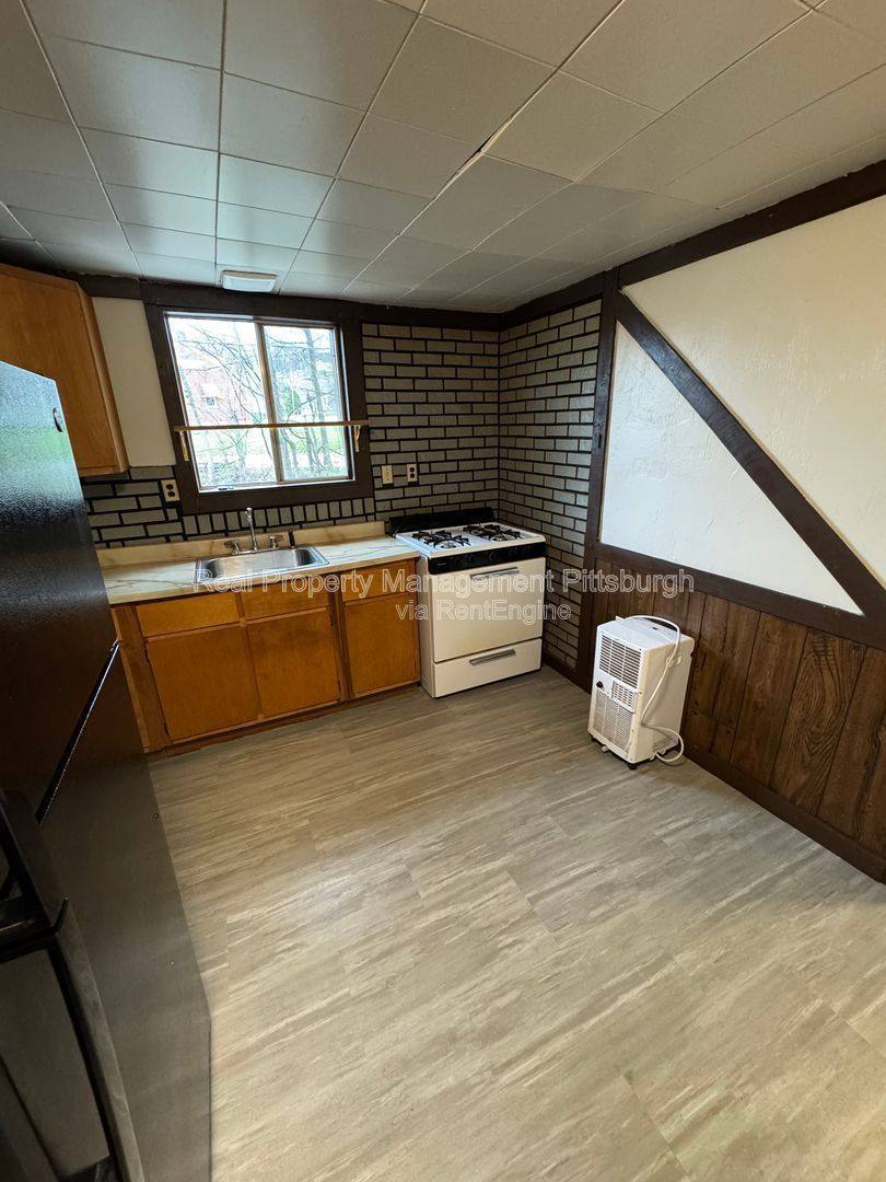 2837 Capitol St – photo 4