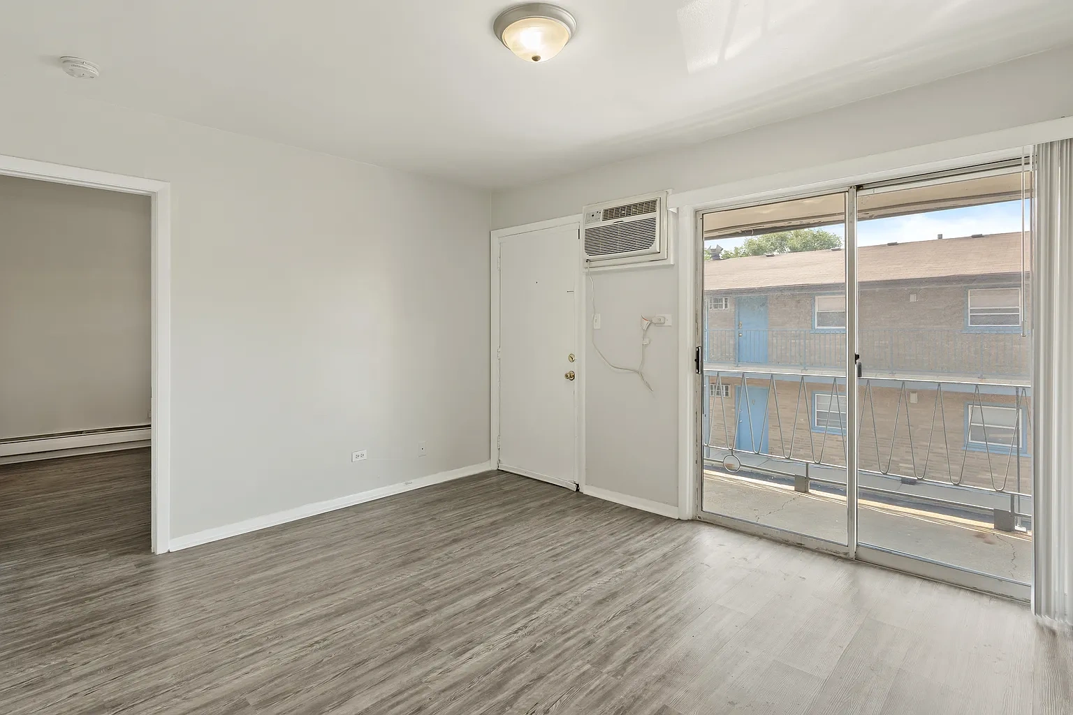 Blue Station Apartments – photo 1