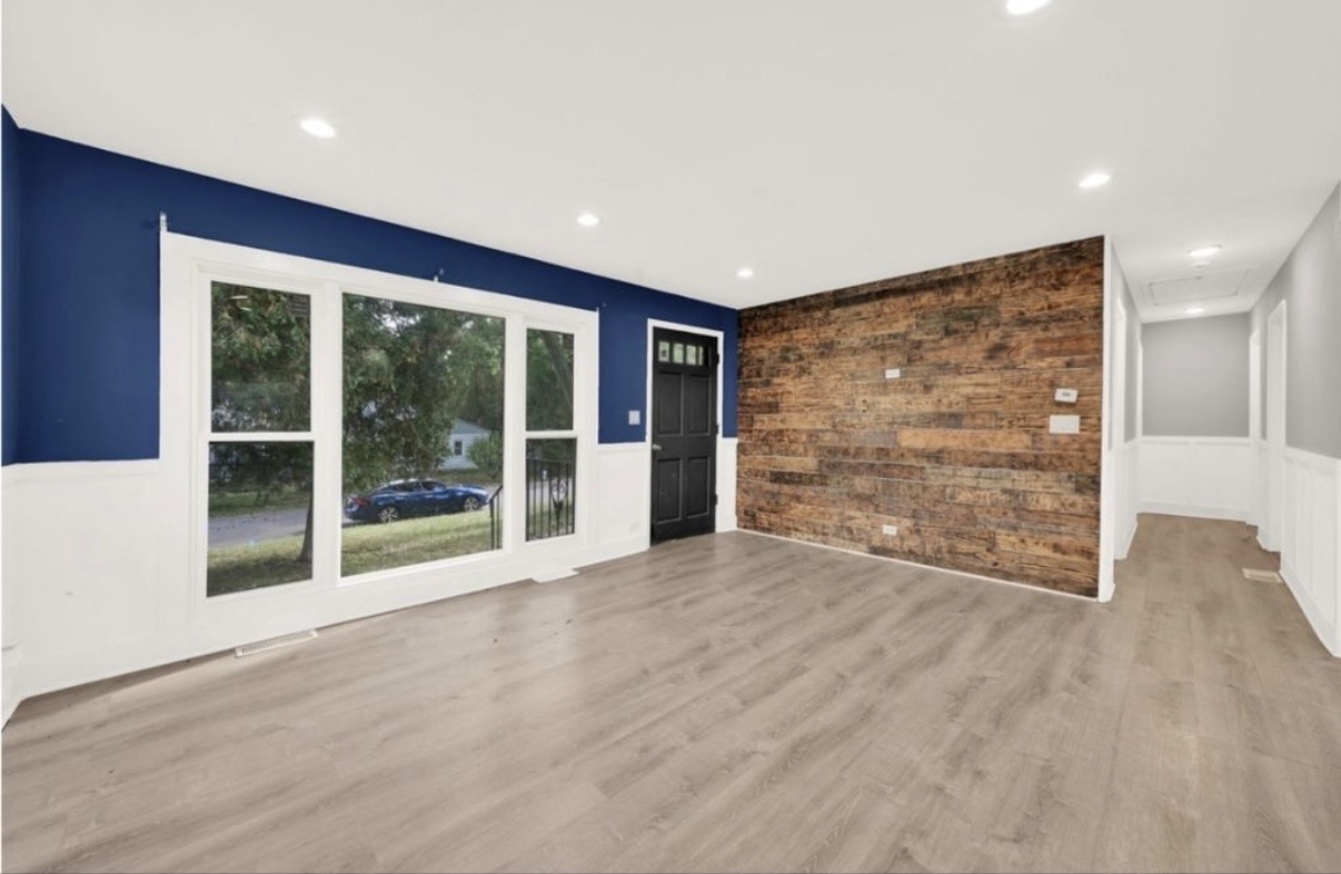 716 NW Holcomb Dr – photo 5