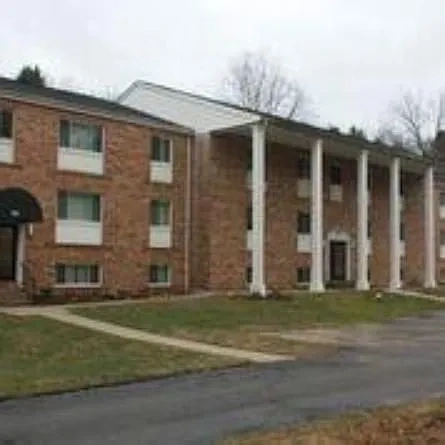 100 Everhard - Short-term rentals available – photo 2