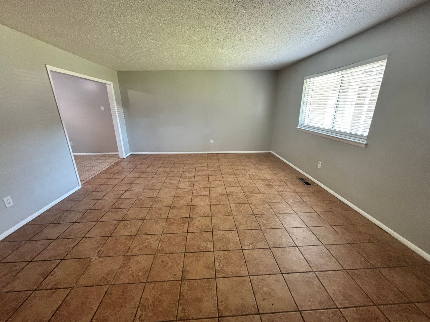 301 N University Dr unit 4 – photo 3