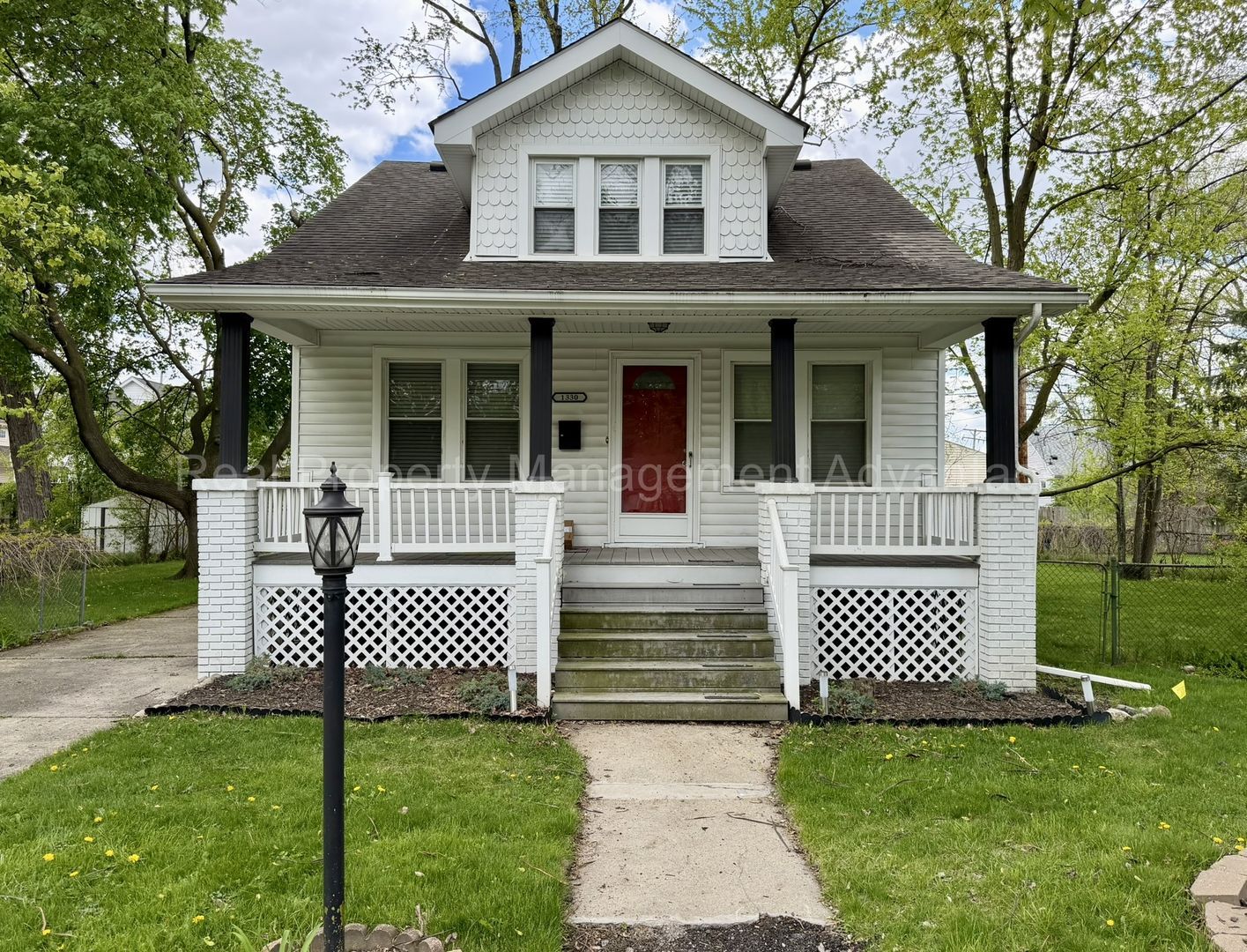 1330 E Chesterfield St – photo 2