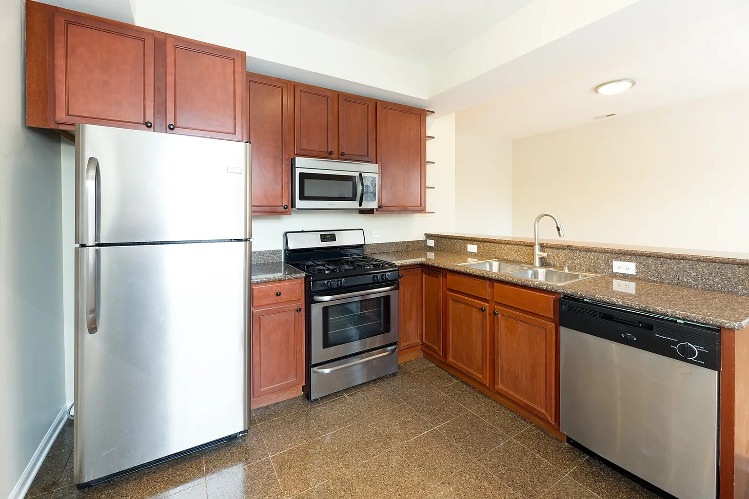 1118-28 E. Hyde Park Blvd. – photo 3