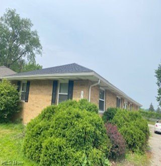184 Kenwood Ave – photo 2