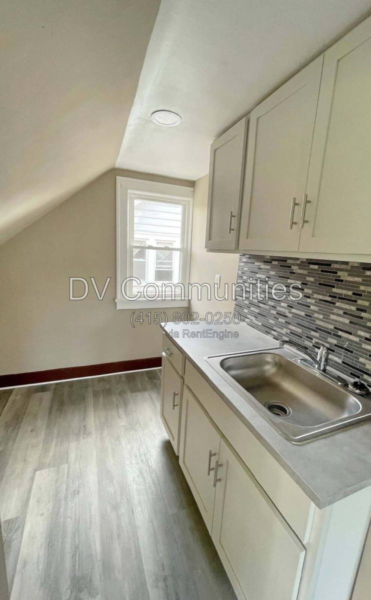 1666 Glenmont Rd unit 3RD – photo 5