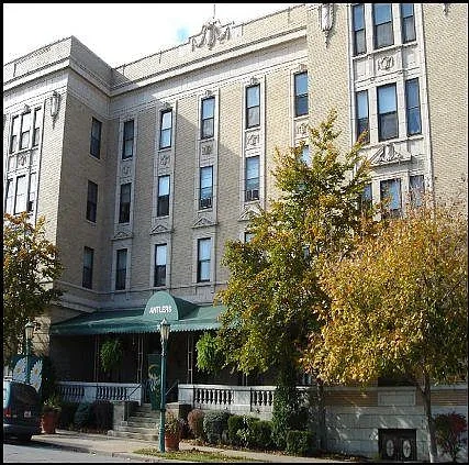 Antlers Apartments – photo 1