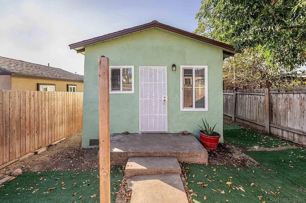 4039 National Ave – photo 1