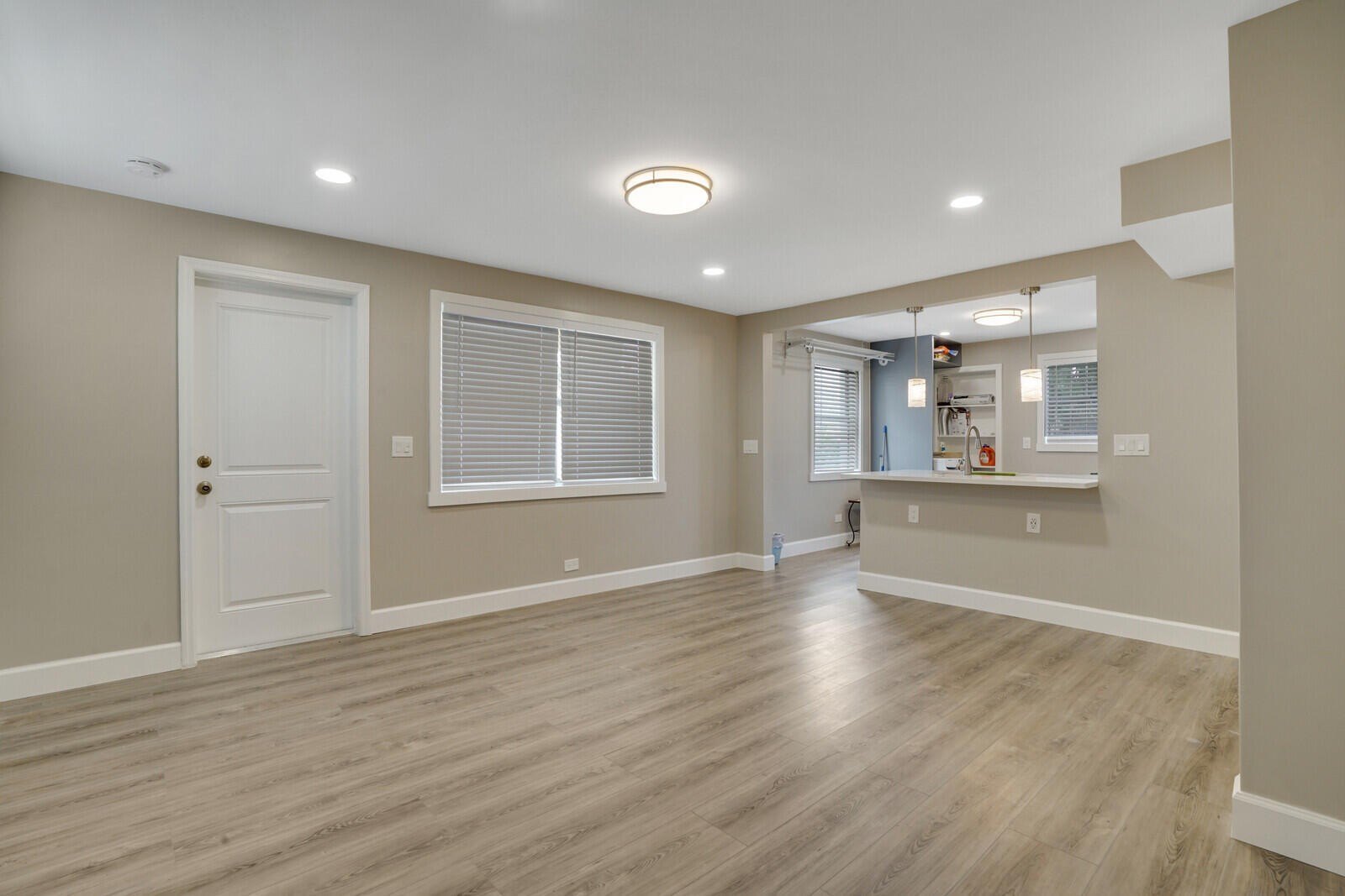 1225 W 10th St #APARTMENT – photo 5