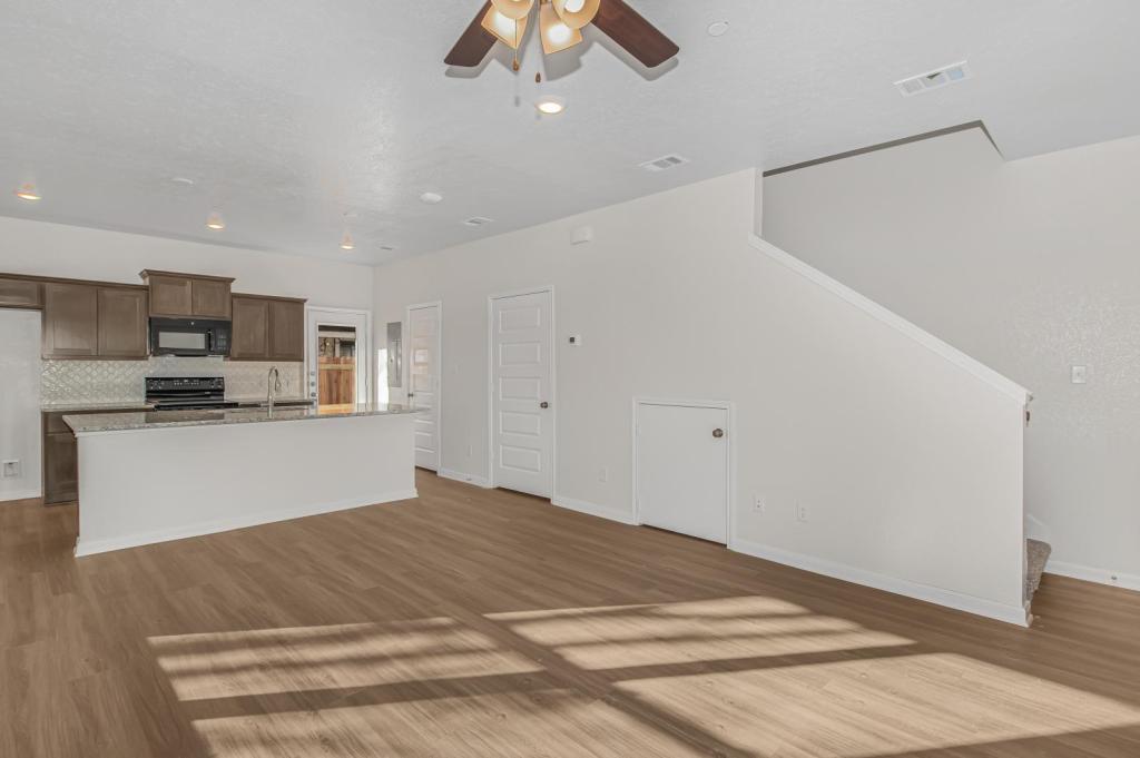 601 W 24th St – photo 3