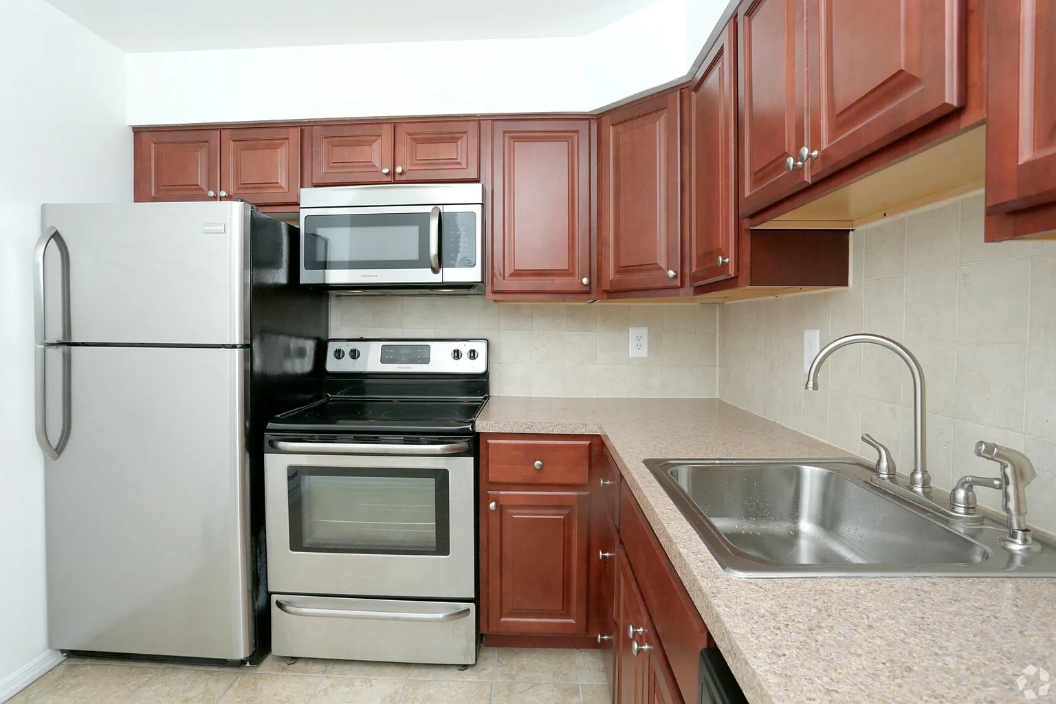 Garrison Apartments – photo 3