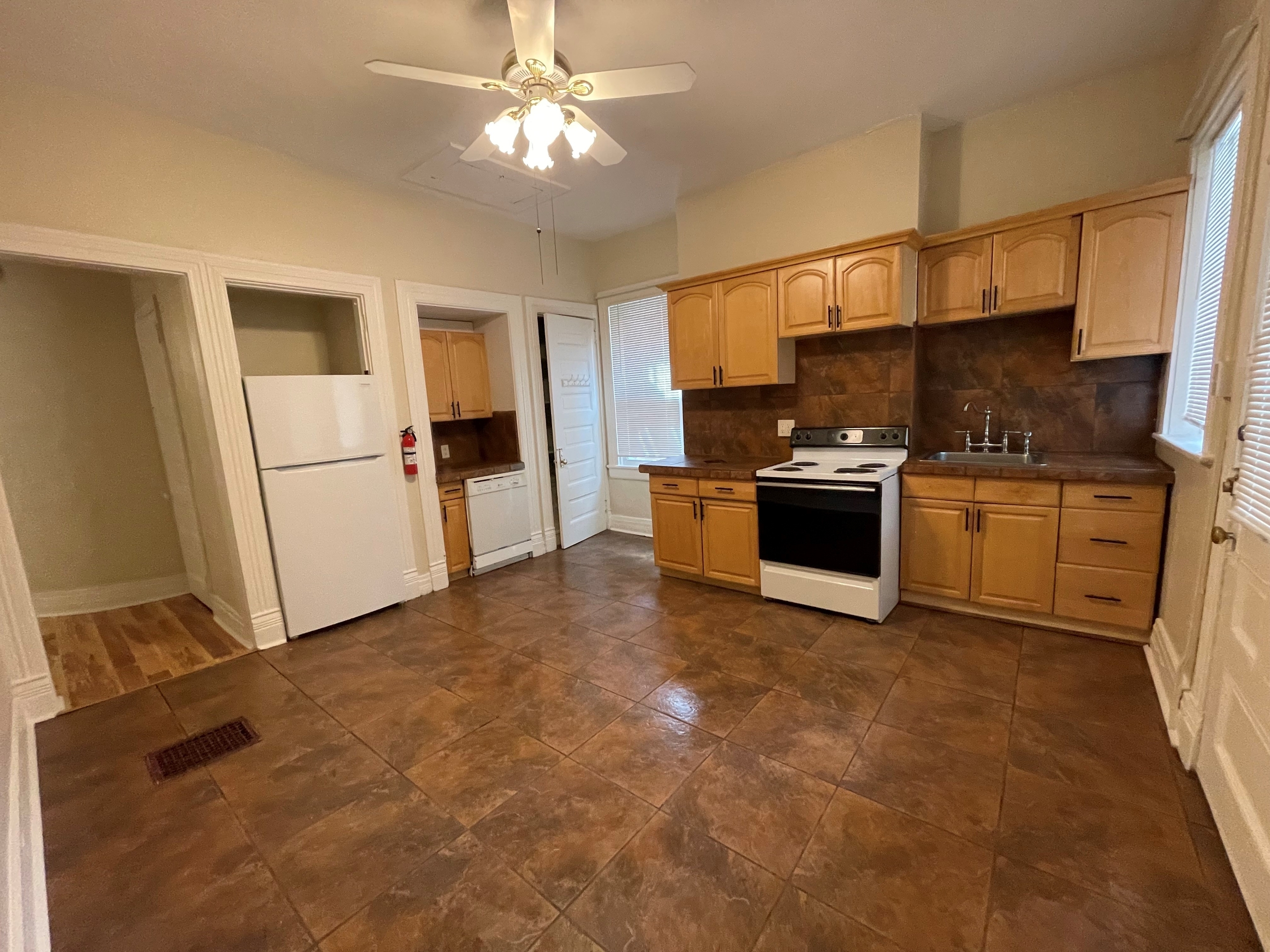 332 Stratford Ave unit # 1 – photo 2