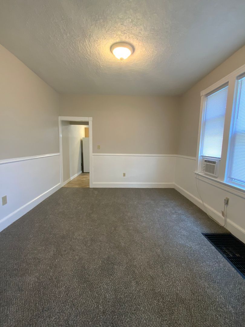 211 N State St – photo 3