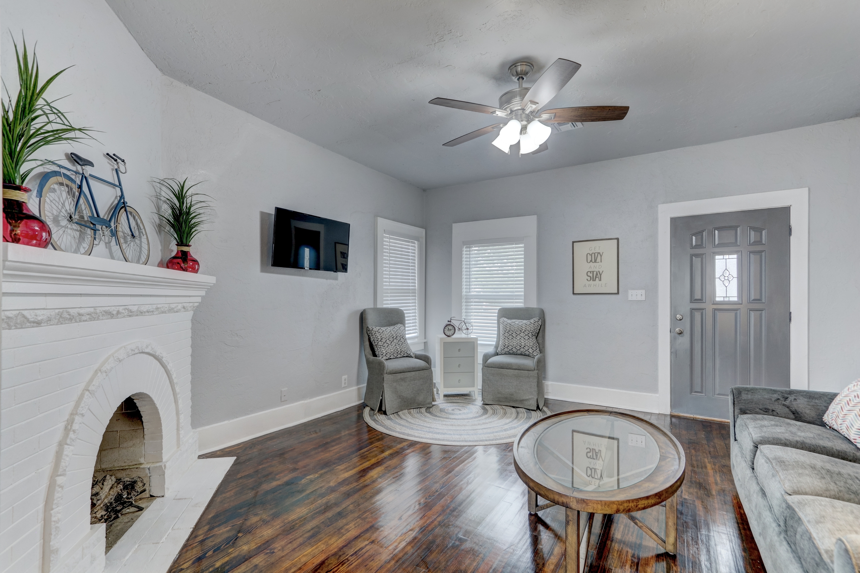 402 E 3rd St unit 1 – photo 3