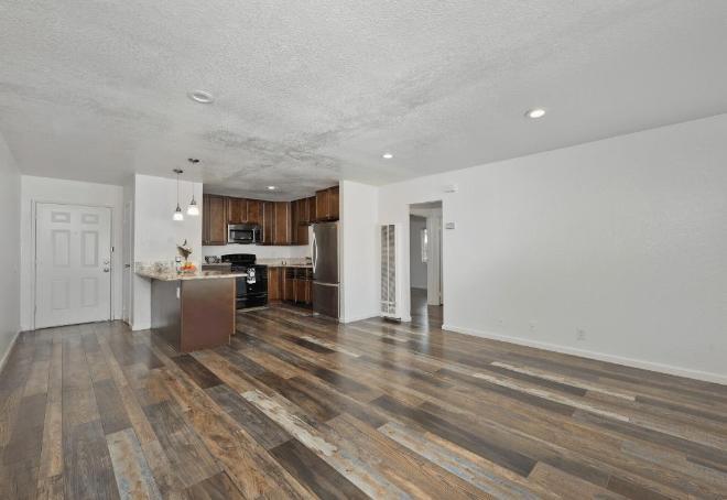 25356 Cole St – photo 4
