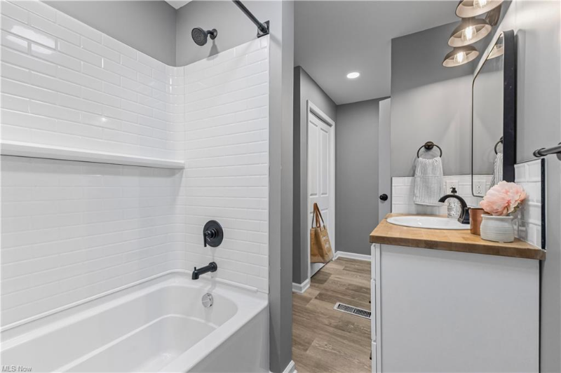 1632 Holmden Ave unit 4 – photo 3
