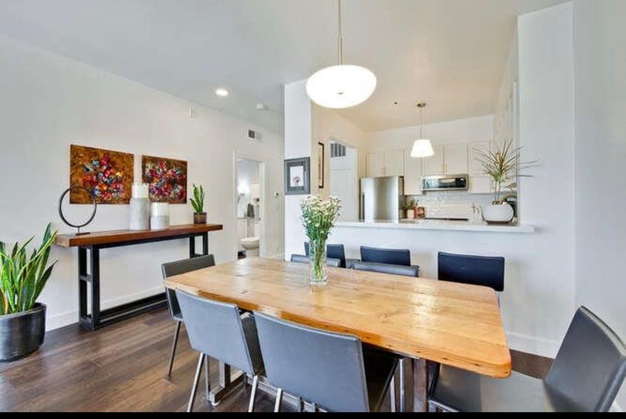 97 E St James St – photo 4