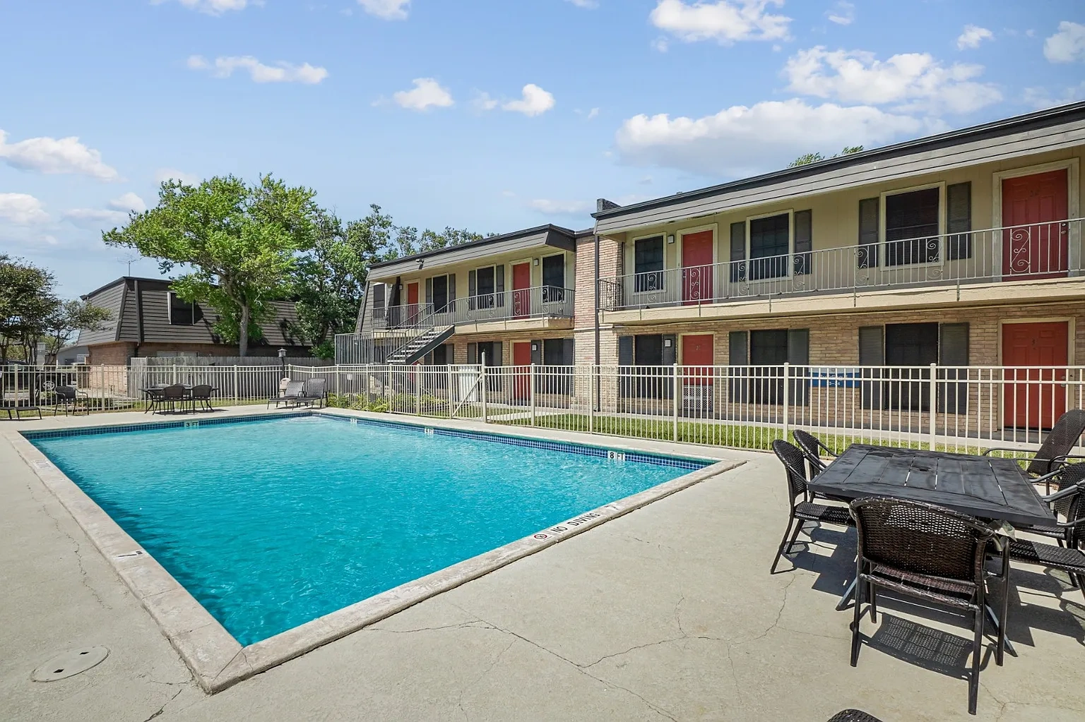 Alameda Apartments – photo 4