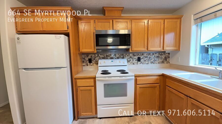 664 SE Myrtlewood Pl – photo 5