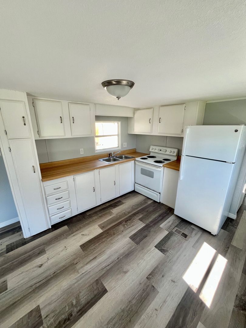 225 Adams St unit #A – photo 4