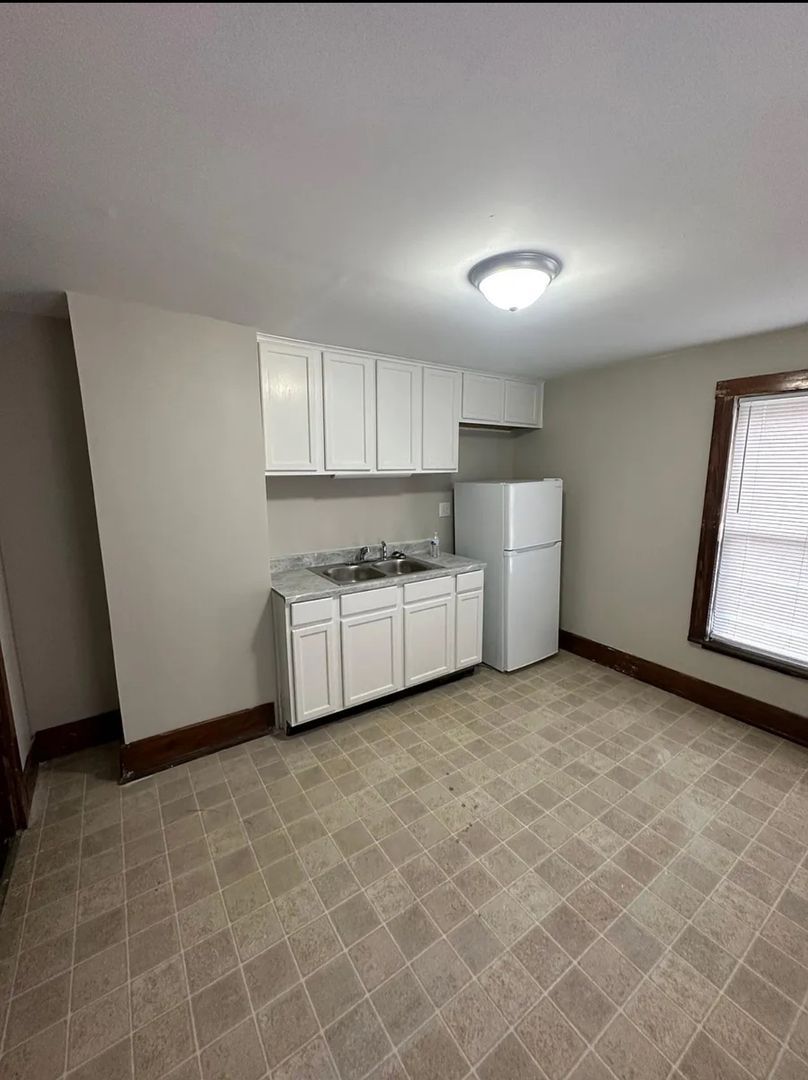 605 N Detroit St unit #605.5 – photo 1