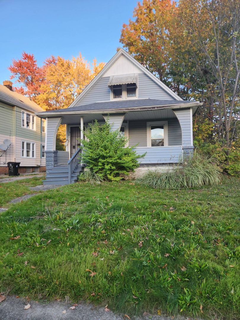3011 E 125th St – photo 2