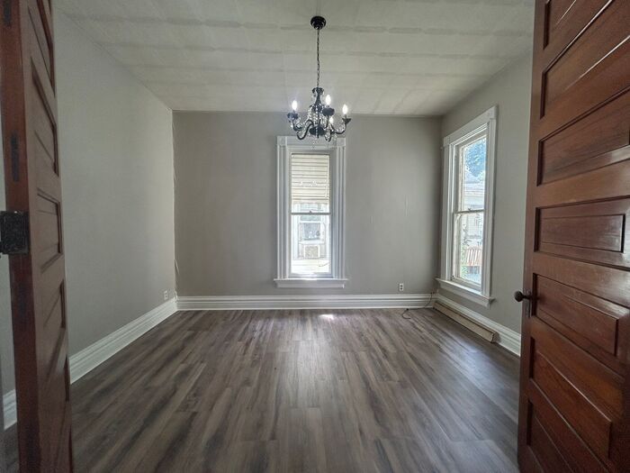 309 W 11th St – photo 4