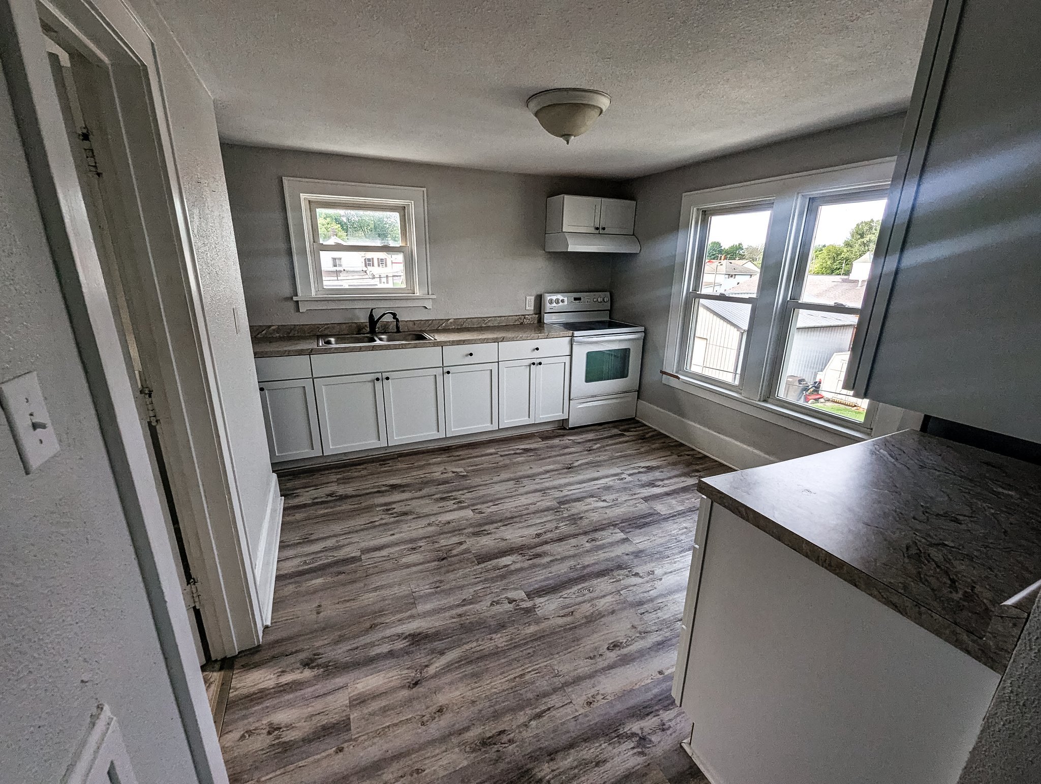 337 Elm St – photo 2