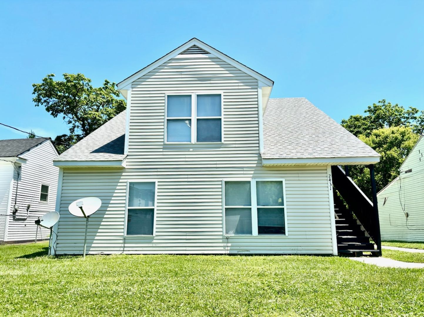 2431 St Xavier St – photo 1
