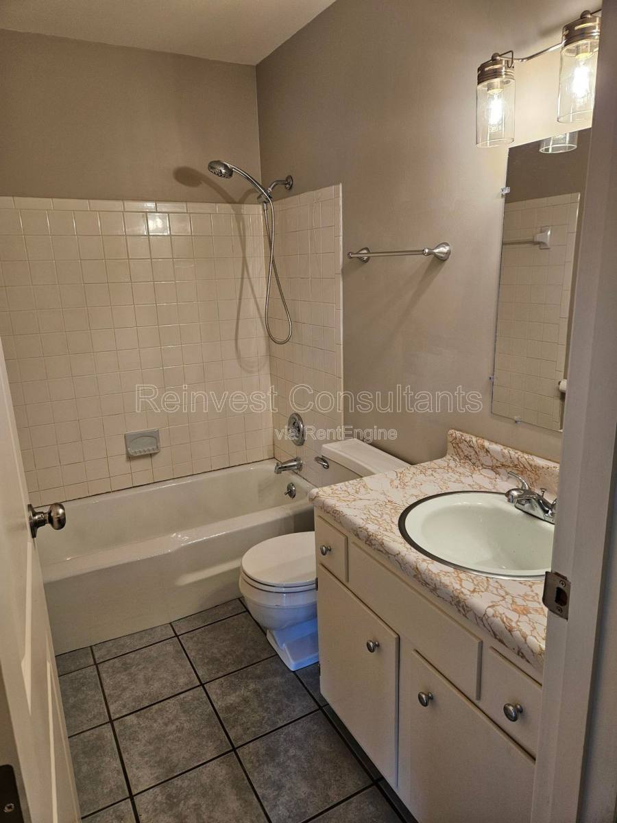 51 Winchester Pl unit C – photo 4