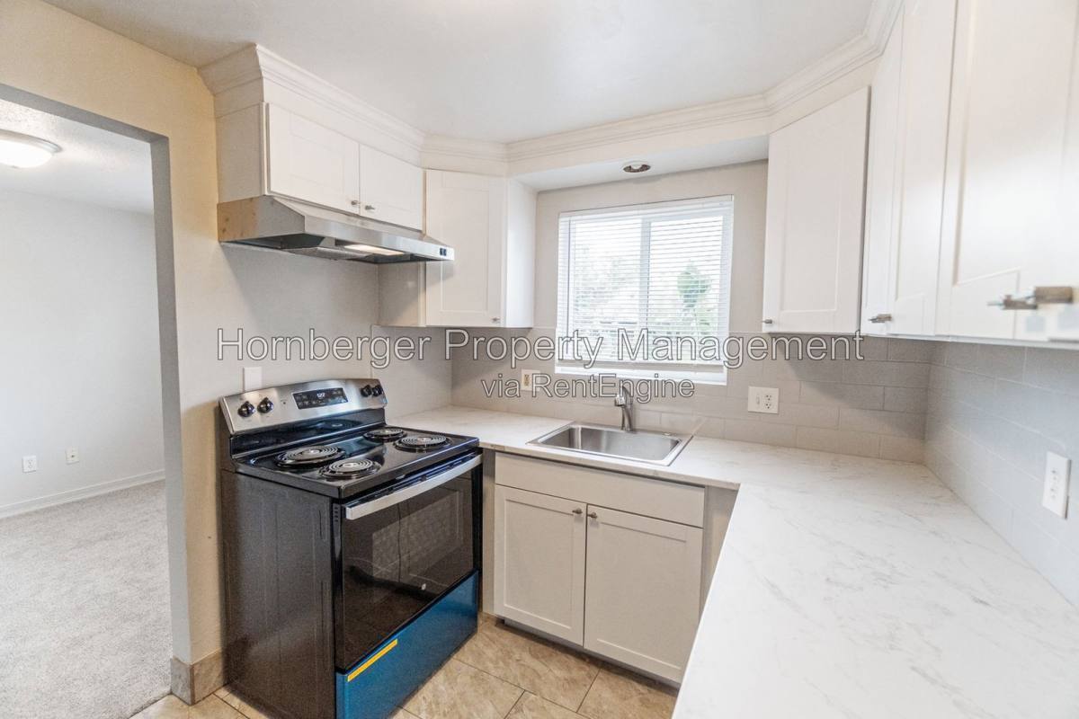 2009 E Desmet Ave – photo 3
