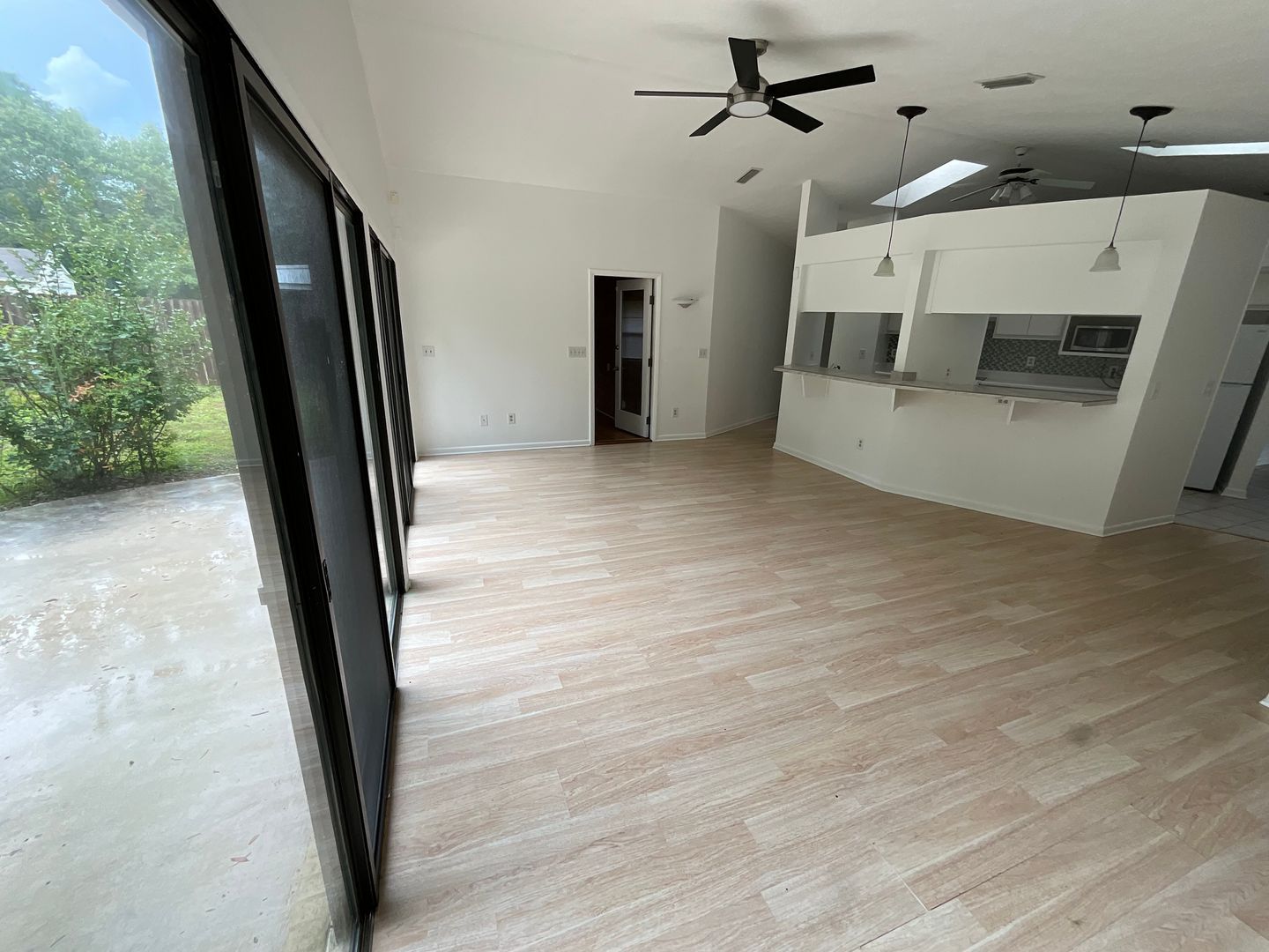 4050 Linwood Dr – photo 5