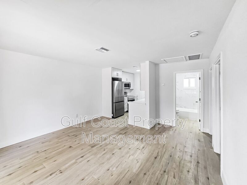518 12th St W unit A – photo 5
