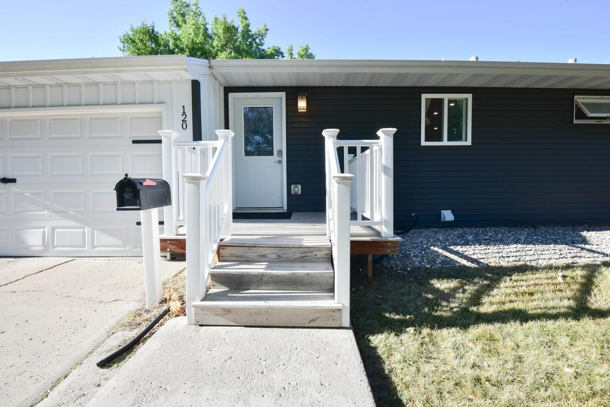 120 8th Ave E – photo 3