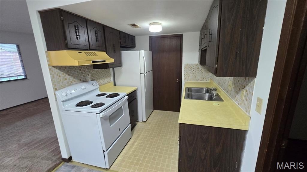1911 E D St #8 – photo 2