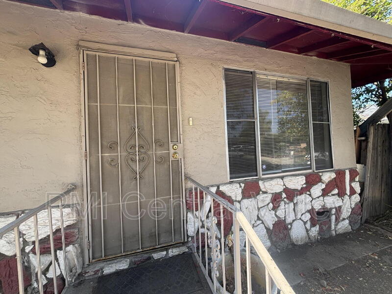 1451 Denver Ave – photo 2