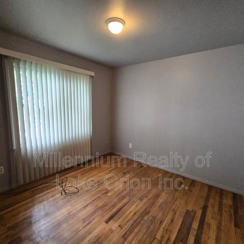774 E Beverly Ave – photo 2