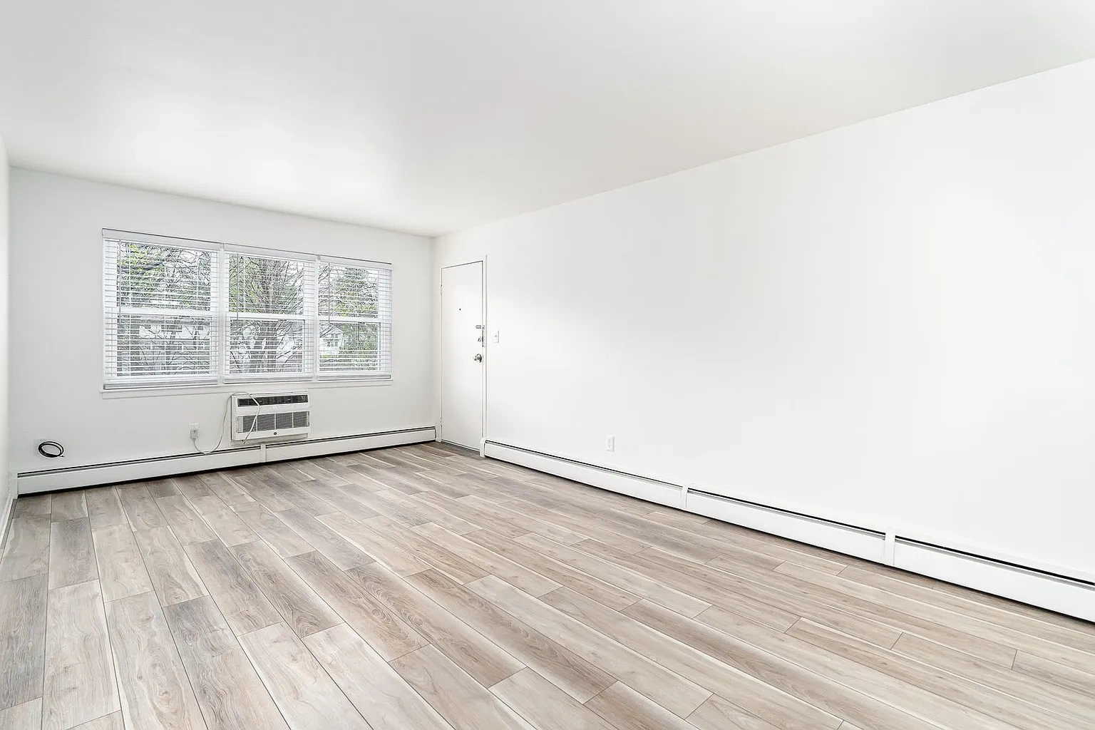 Lindsay Court Apartments – photo 1