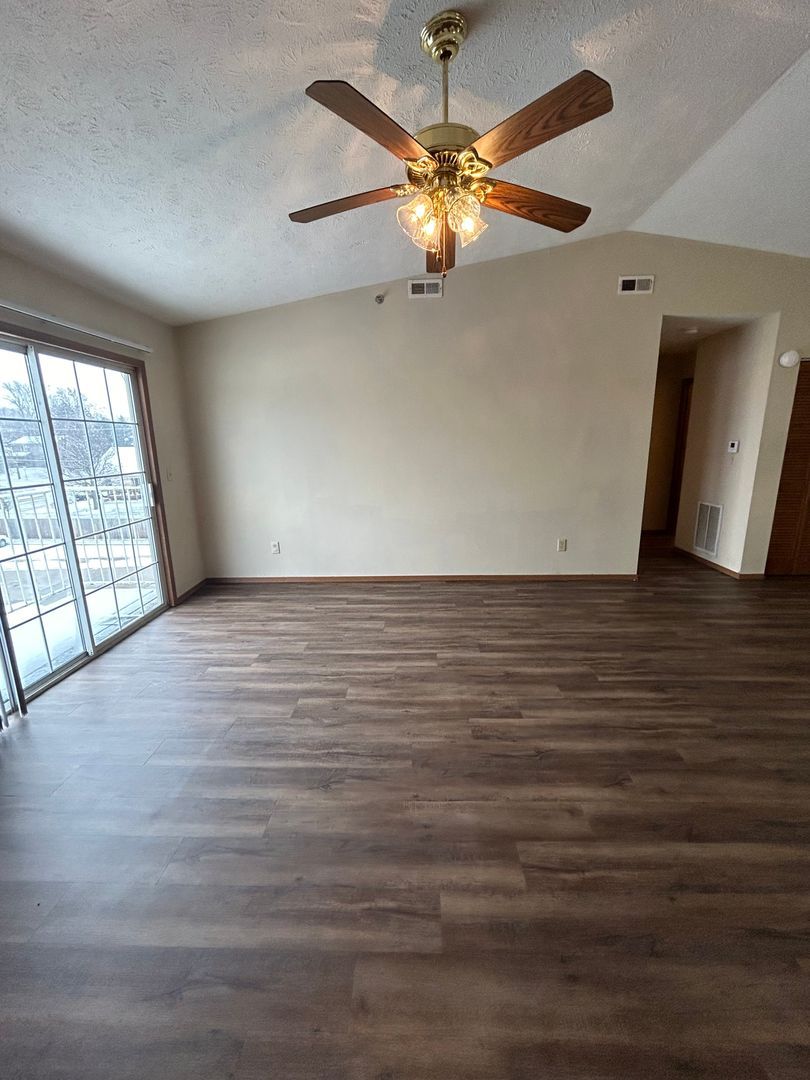 2001 S Morris Ave unit 01 – photo 5