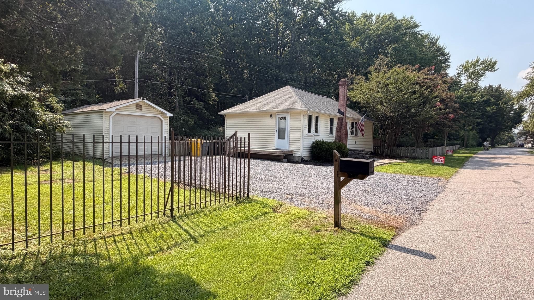 229 Maryland Ave – photo 2