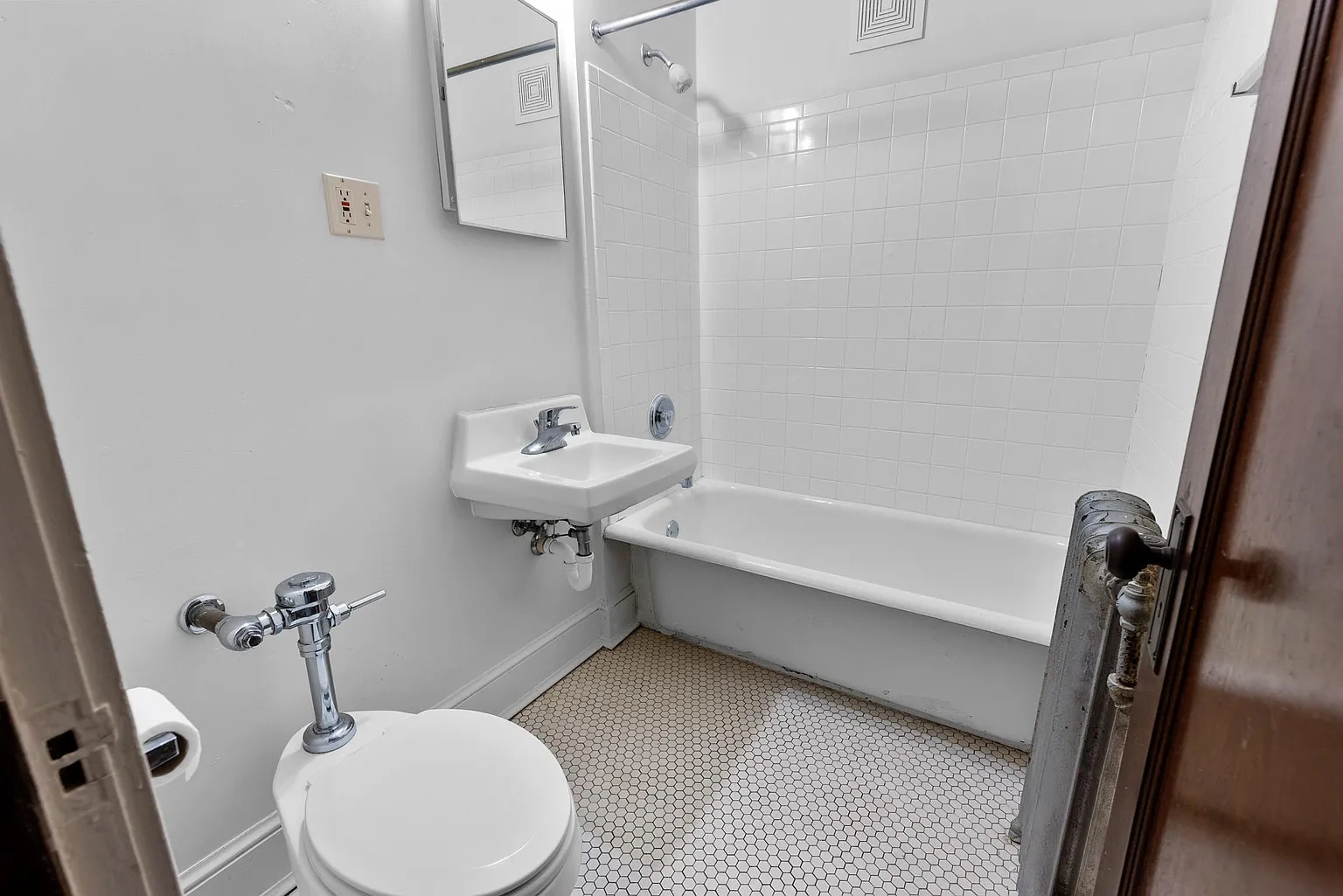2324 W Wisconsin Ave – photo 5