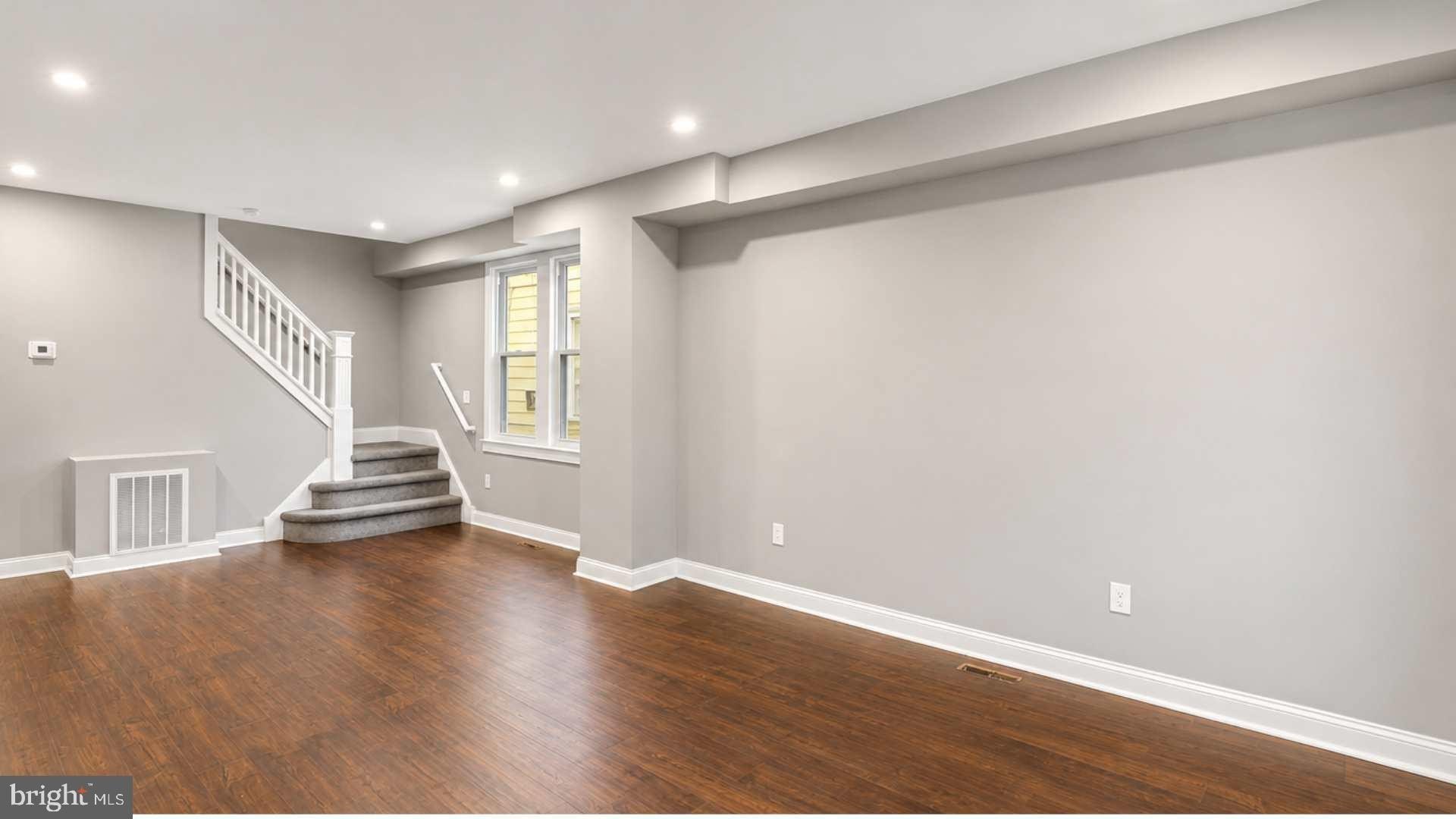 209 Woodlawn Ave – photo 5