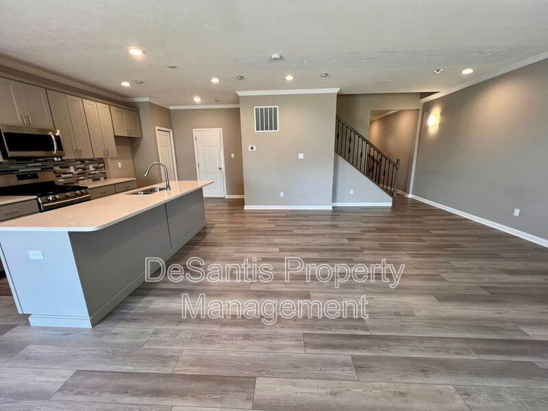2105 Canterbury Dr – photo 3