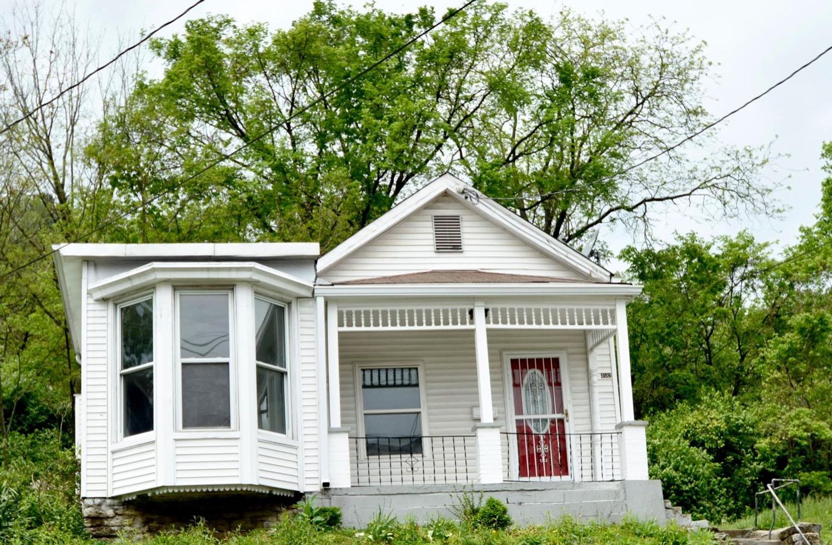 4582 Eastern Ave – photo 2